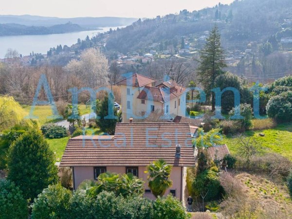 casa indipendente in vendita a Nebbiuno