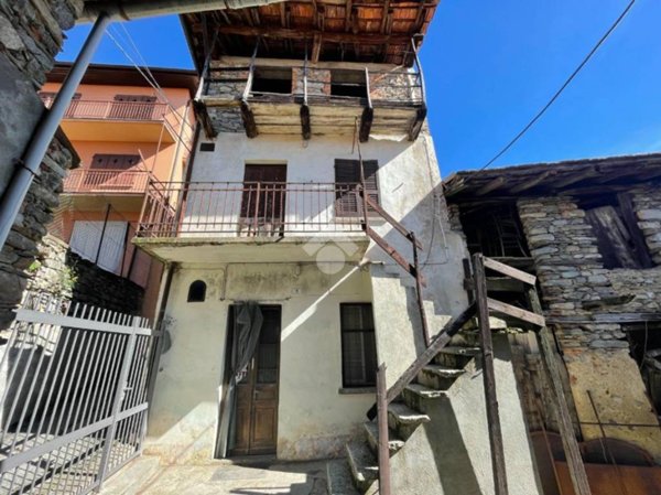 casa indipendente in vendita a Nebbiuno in zona Fosseno