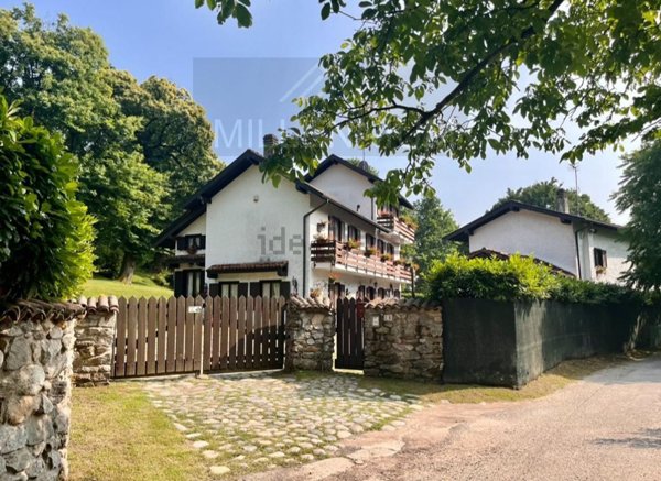 casale in vendita a Nebbiuno