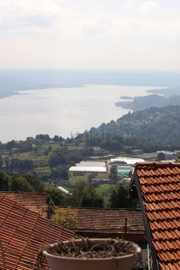 appartamento in vendita a Nebbiuno in zona Fosseno