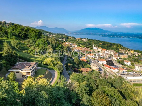casa indipendente in vendita a Nebbiuno