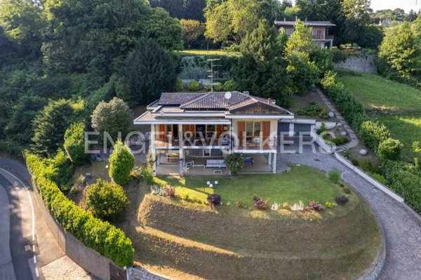 casa indipendente in vendita a Nebbiuno