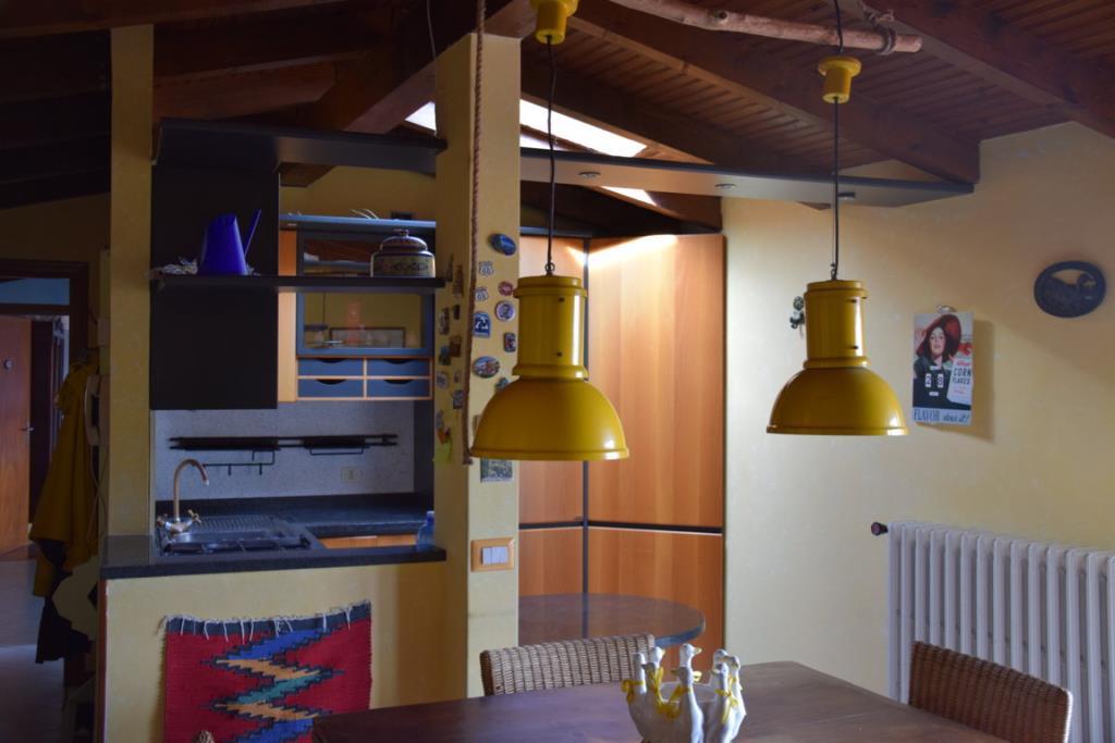 appartamento in vendita a Nebbiuno in zona Tapigliano