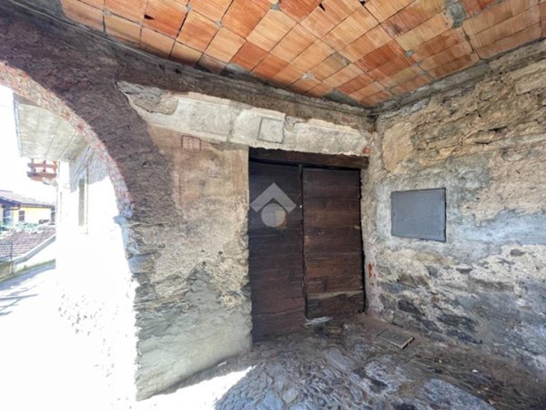 casa indipendente in vendita a Nebbiuno in zona Fosseno