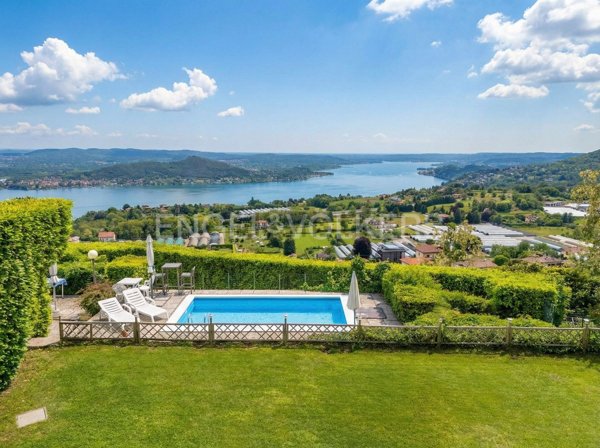 casa indipendente in vendita a Nebbiuno