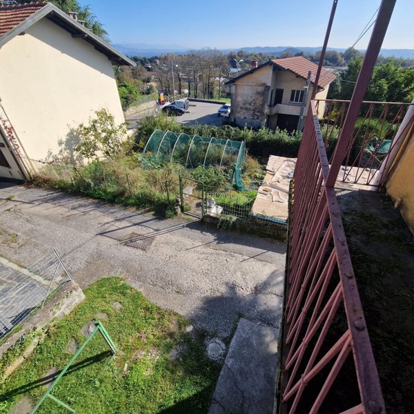 casale in vendita a Nebbiuno