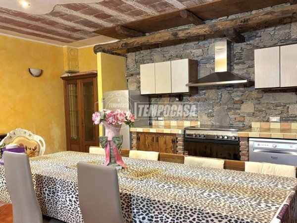 casa indipendente in vendita a Nebbiuno in zona Tapigliano