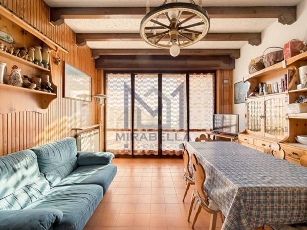 appartamento in vendita a Nebbiuno in zona Fosseno