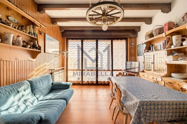 appartamento in vendita a Nebbiuno in zona Fosseno