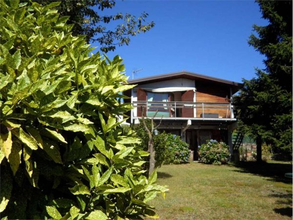 casa indipendente in vendita a Nebbiuno