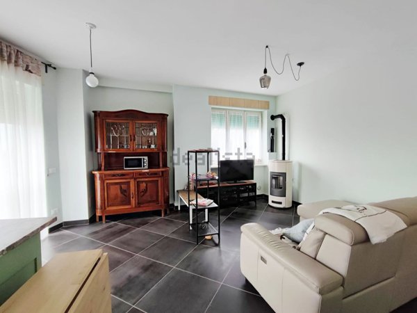 appartamento in vendita a Nebbiuno in zona Fosseno