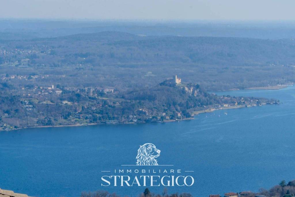 appartamento in vendita a Nebbiuno in zona Fosseno