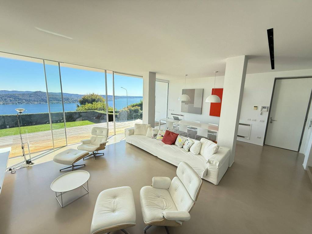 casa indipendente in vendita a Nebbiuno