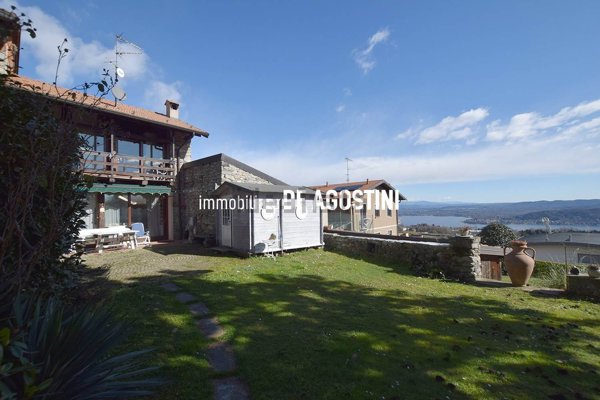 casa indipendente in vendita a Nebbiuno in zona Tapigliano