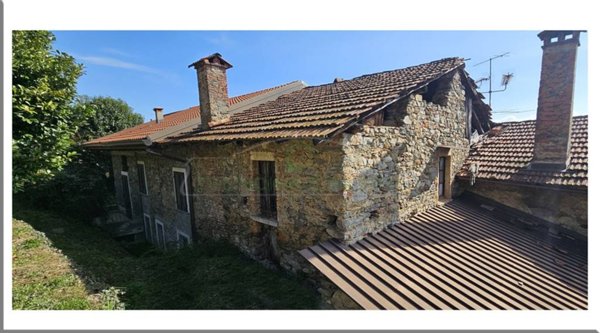 casa indipendente in vendita a Nebbiuno