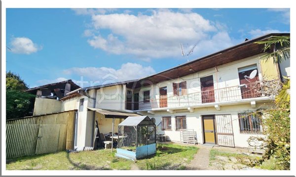 casa indipendente in vendita a Nebbiuno