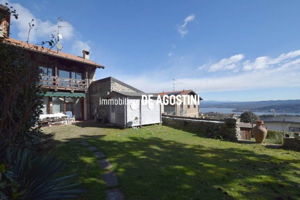 casa indipendente in vendita a Nebbiuno in zona Tapigliano