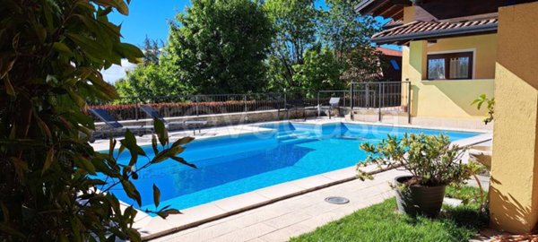 casa indipendente in vendita a Nebbiuno