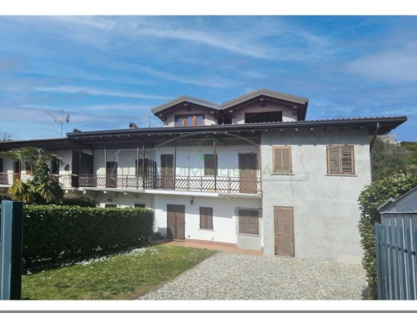 casa indipendente in vendita a Nebbiuno