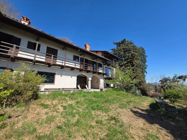 casa indipendente in vendita a Nebbiuno