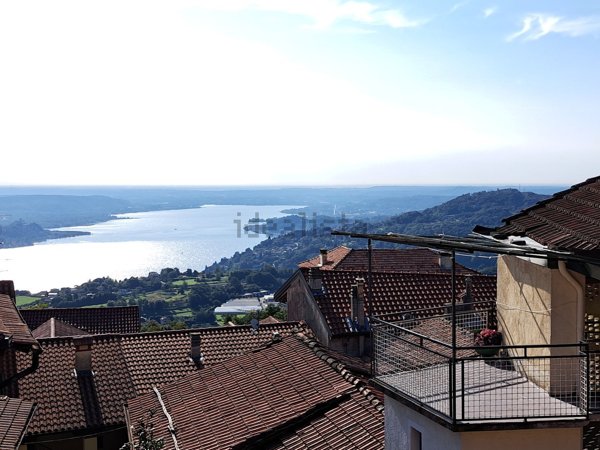 appartamento in vendita a Nebbiuno in zona Fosseno