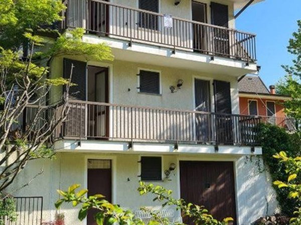 casa indipendente in vendita a Nebbiuno in zona Fosseno