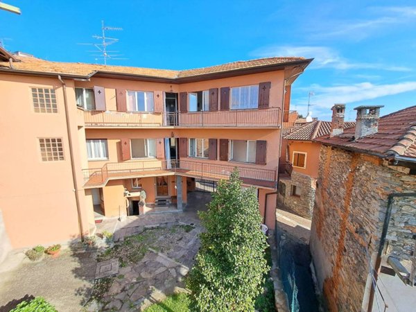 appartamento in vendita a Nebbiuno in zona Fosseno