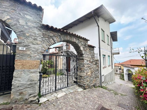 appartamento in vendita a Nebbiuno in zona Fosseno