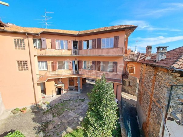 appartamento in vendita a Nebbiuno in zona Fosseno