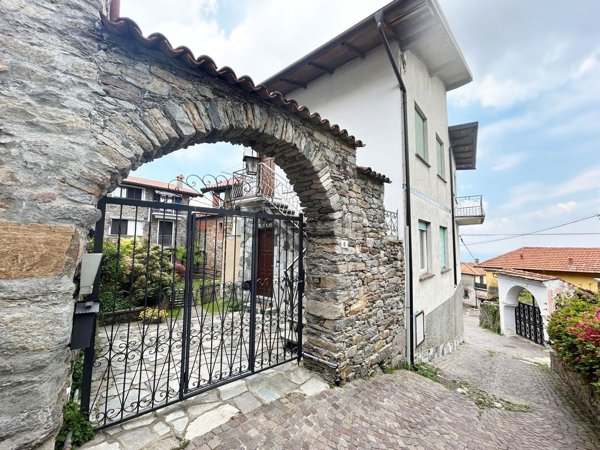 appartamento in vendita a Nebbiuno in zona Fosseno