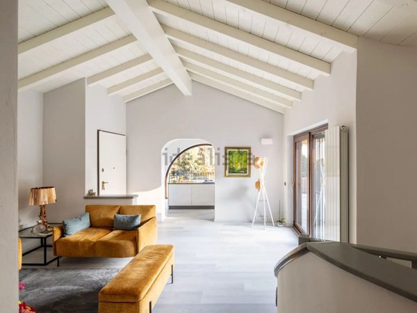 casa indipendente in vendita a Nebbiuno