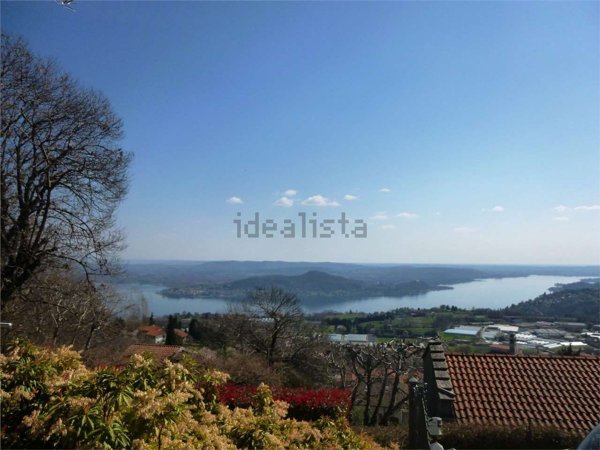 casa indipendente in vendita a Nebbiuno in zona Tapigliano