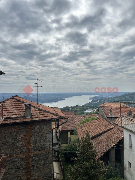 appartamento in vendita a Nebbiuno in zona Fosseno