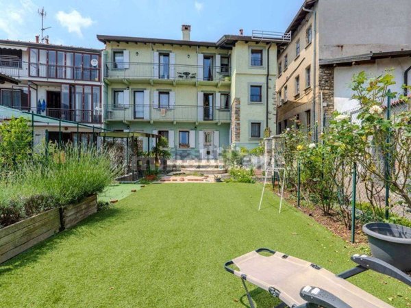 casa indipendente in vendita a Nebbiuno in zona Fosseno