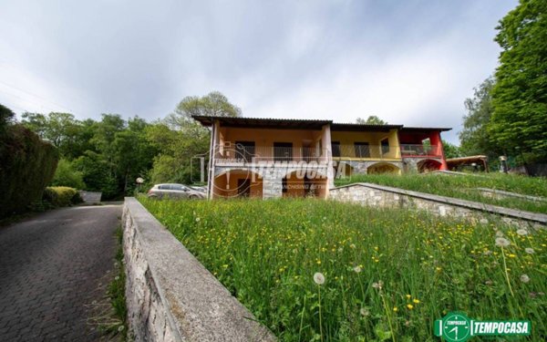 casa indipendente in vendita a Nebbiuno in zona Campiglia