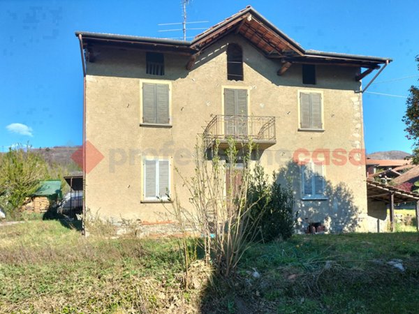casa indipendente in vendita a Nebbiuno in zona Fosseno