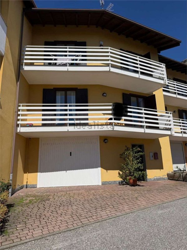 casa indipendente in vendita a Nebbiuno
