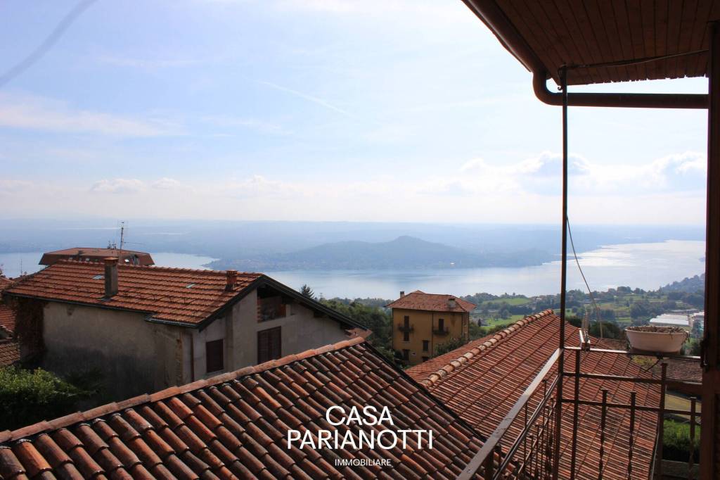 casa indipendente in vendita a Nebbiuno in zona Fosseno