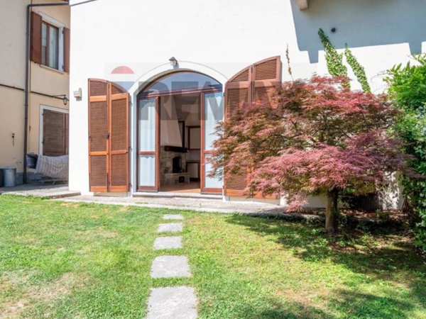 appartamento in vendita a Nebbiuno in zona Tapigliano