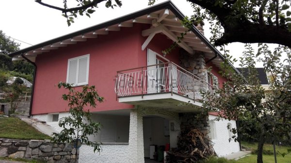 casa indipendente in vendita a Nebbiuno in zona Campiglia