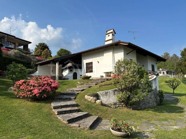casa indipendente in vendita a Nebbiuno