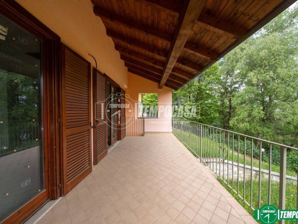 casa indipendente in vendita a Nebbiuno in zona Campiglia