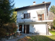 casa indipendente in vendita a Nebbiuno in zona Fosseno