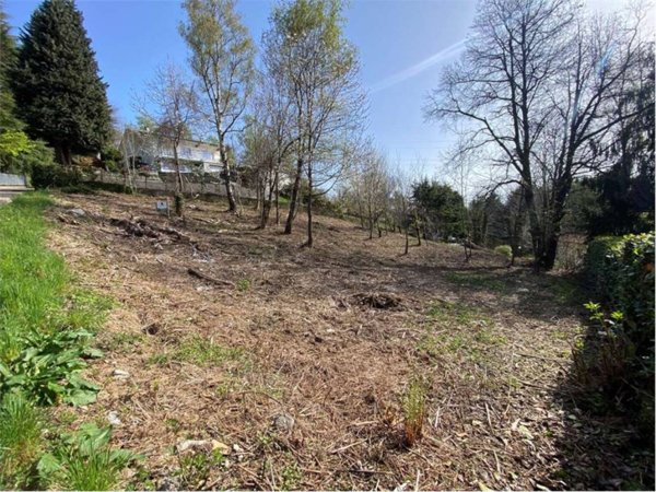 terreno edificabile in vendita a Nebbiuno in zona Fosseno