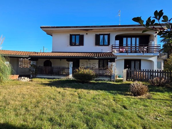 appartamento in vendita a Nebbiuno in zona Tapigliano
