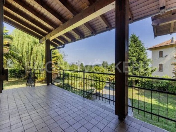 casa indipendente in vendita a Nebbiuno in zona Tapigliano