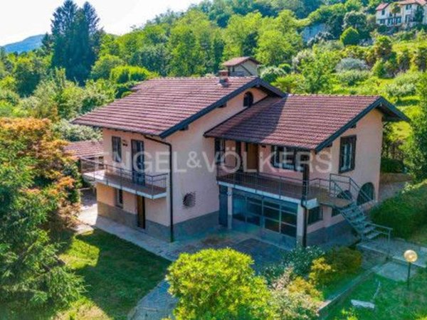 casa indipendente in vendita a Nebbiuno in zona Fosseno