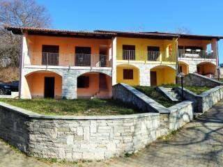 casa indipendente in vendita a Nebbiuno in zona Campiglia