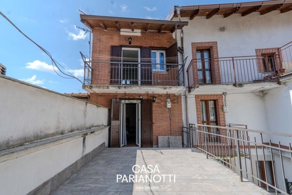 casa indipendente in vendita a Nebbiuno in zona Campiglia