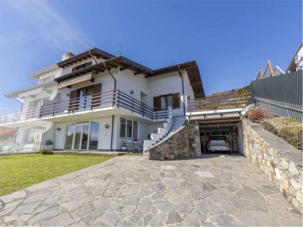 casa indipendente in vendita a Nebbiuno in zona Tapigliano